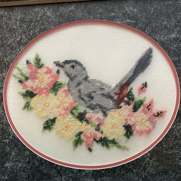 2 Vintage bird needlepoint framed art - Picture 10 of 16